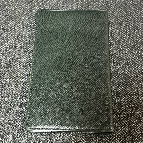 Louis Vuitton Porte Valeurs Taiga Leather Green Bifold Wallet - Unisex - Picture 2 of 13